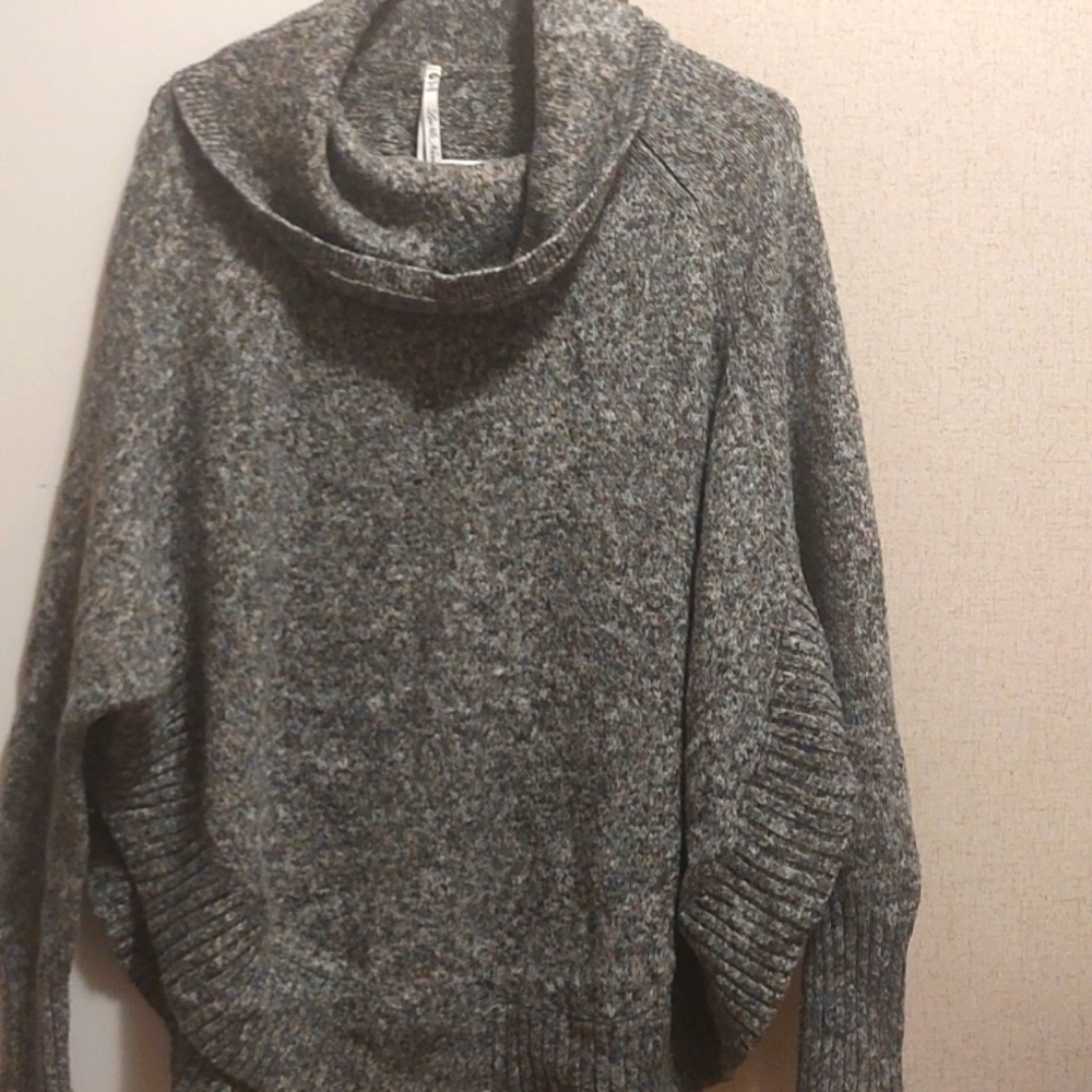 Leo and Nicole poncho pullover